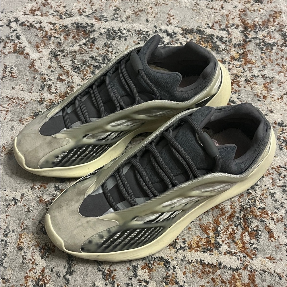 Yeezy Boost-Style Low Top Sneakers in Black and Cream